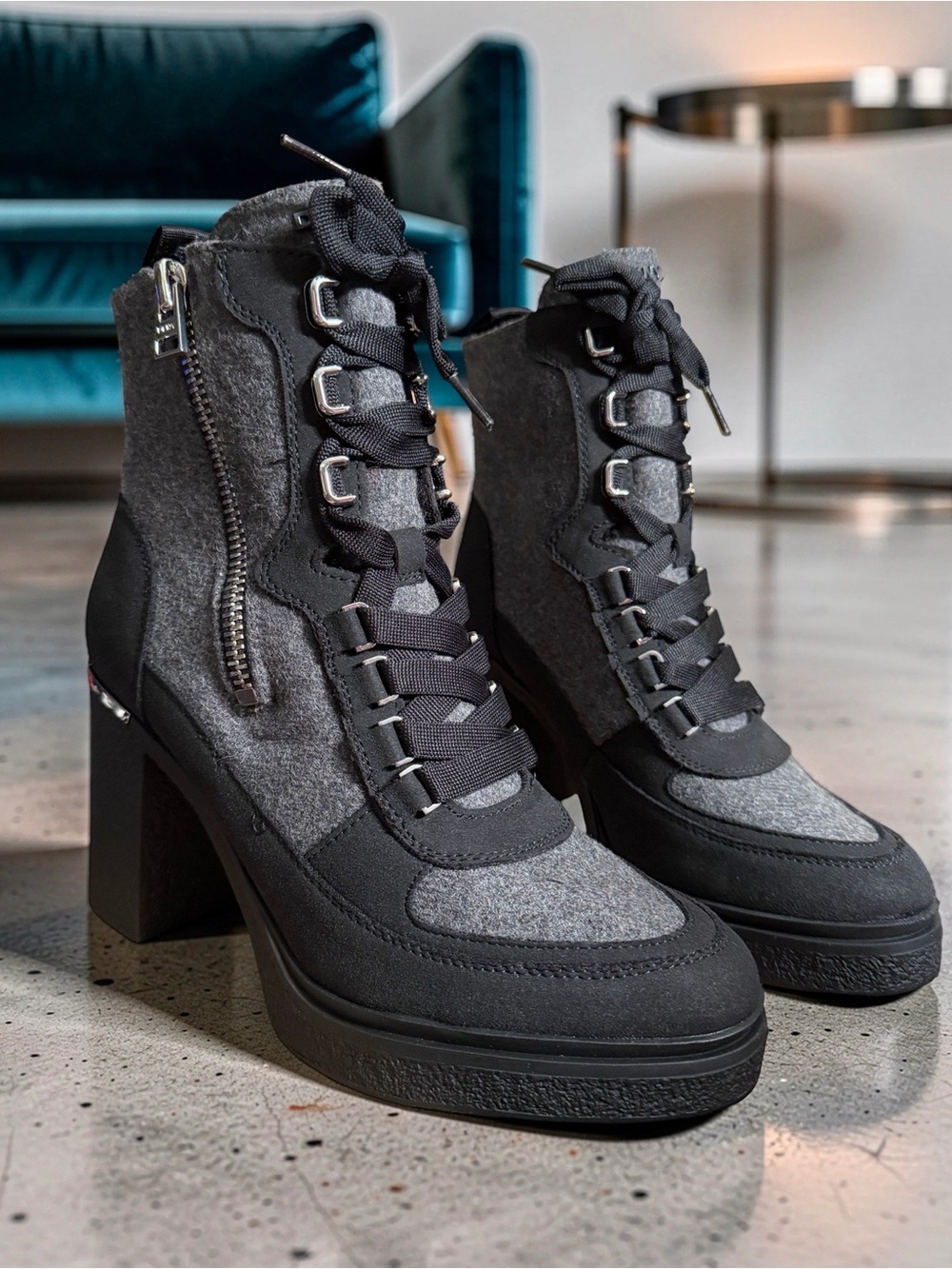 DKNY NWT Sz 9.5 Gray & Black Lace-Up Platform Ankle Boots (SH479)